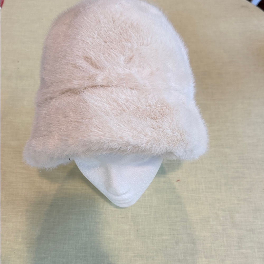 Chic Cream Faux Fur Women's Bucket Hat